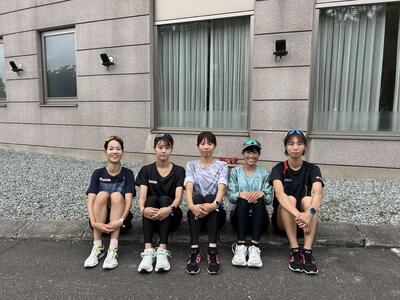 練習後の様子➂（左から藤村晶菜・小林・日吉・平野・清水）