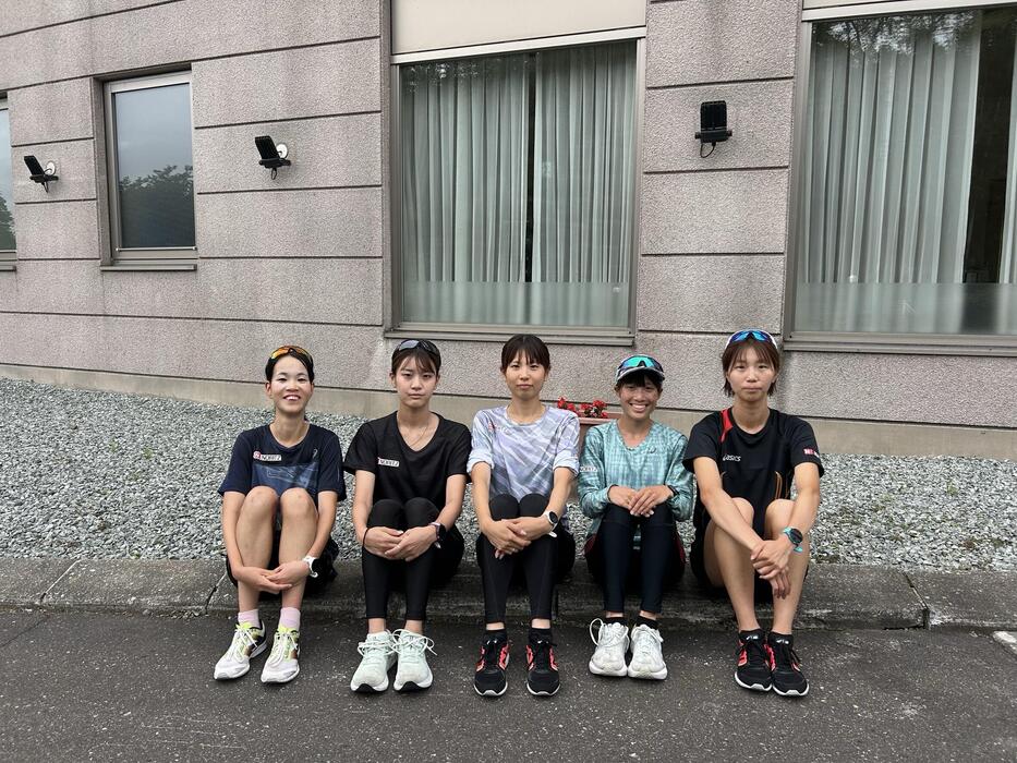 練習後の様子➂（左から藤村晶菜・小林・日吉・平野・清水）