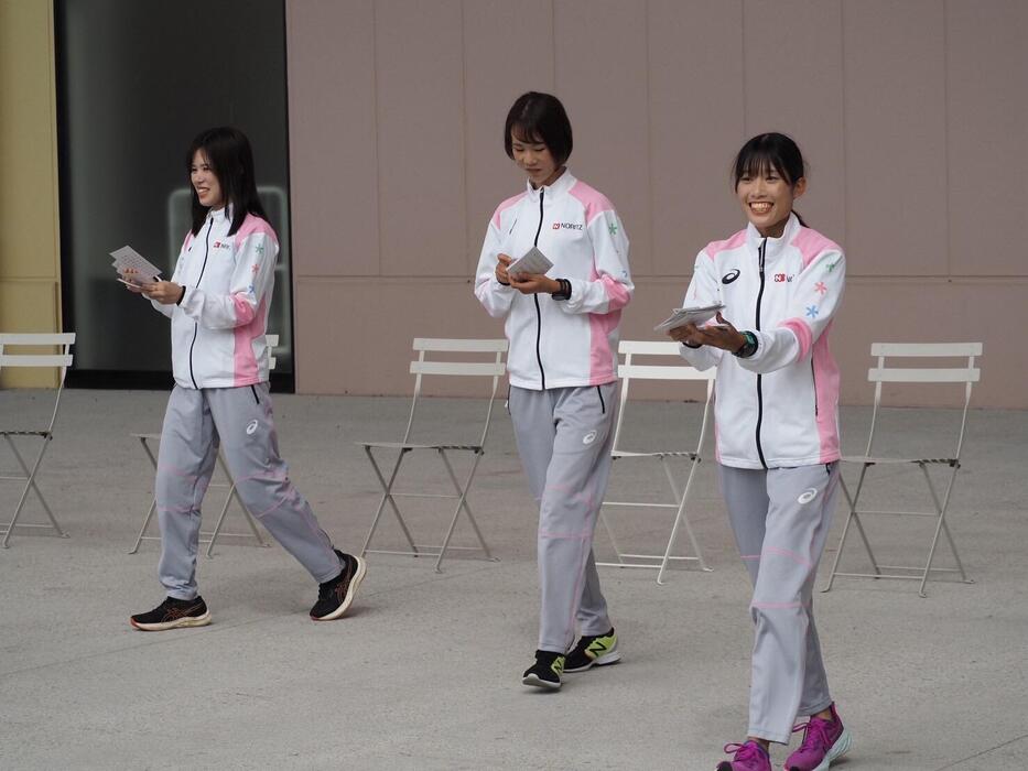 イベントの様子➁（左奥から、安田・藤村晴菜・平野）