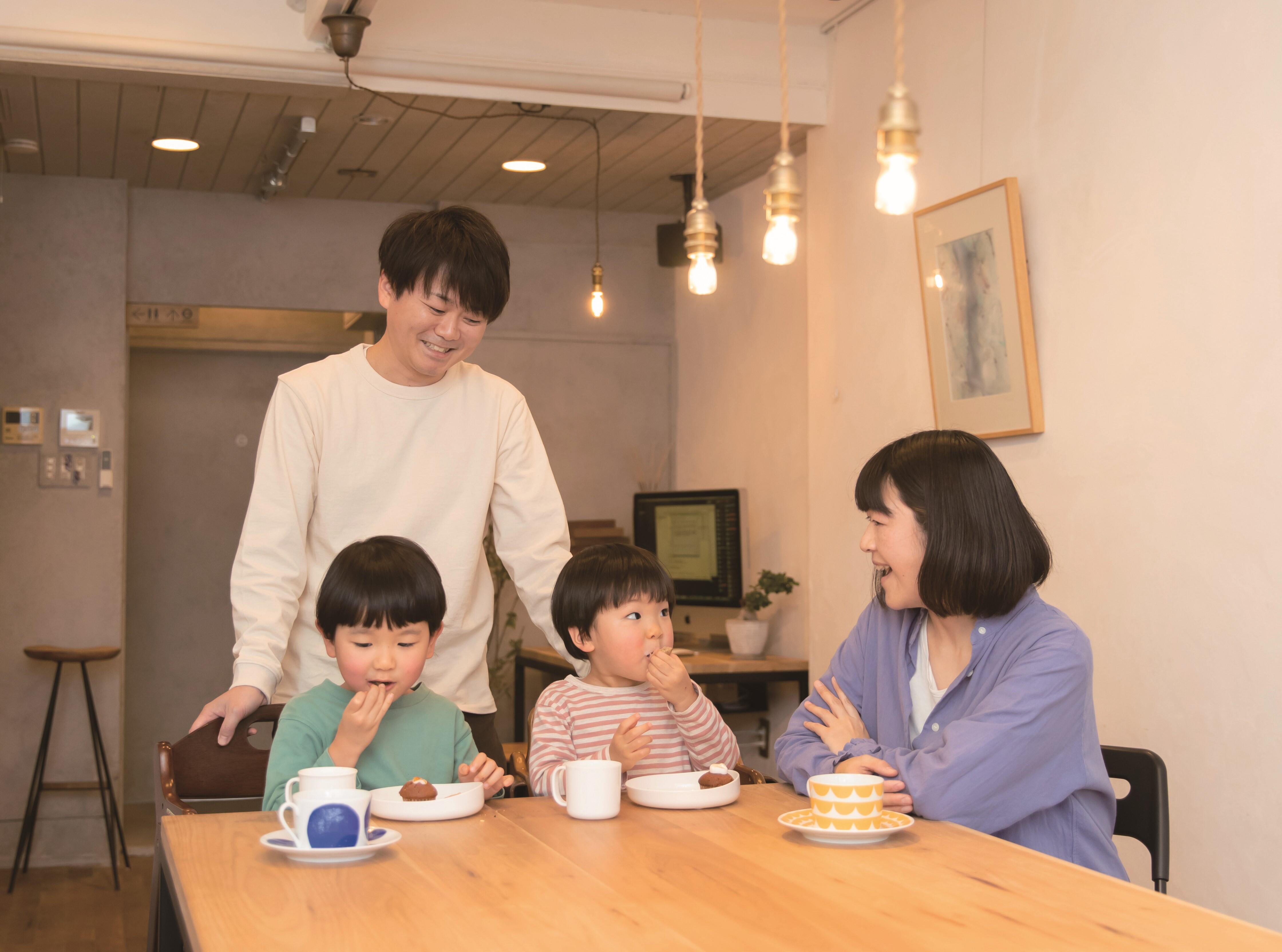 ＜従来型の給湯器との比較＞エコジョーズ / 年間エネルギー消費量 約35％削減 / 年間ランニングコスト 約7万円削減